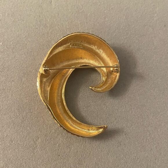 Vintage Monet Crescent Gold Tone Brooch - Picture 2 of 2
